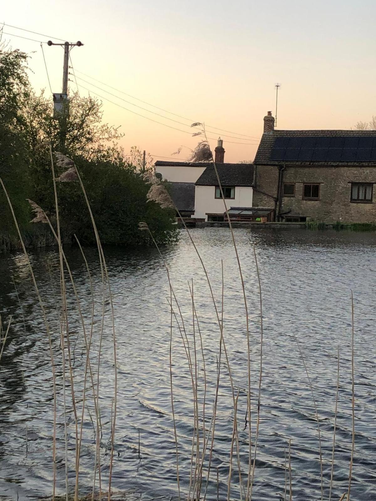 Bed and Breakfast Astwell Mill Helmdon Exteriér fotografie